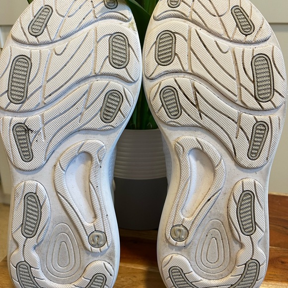 9.5 Lululemon Chargefeel 2 Mid Workout Shoes White - Picture 11 of 12